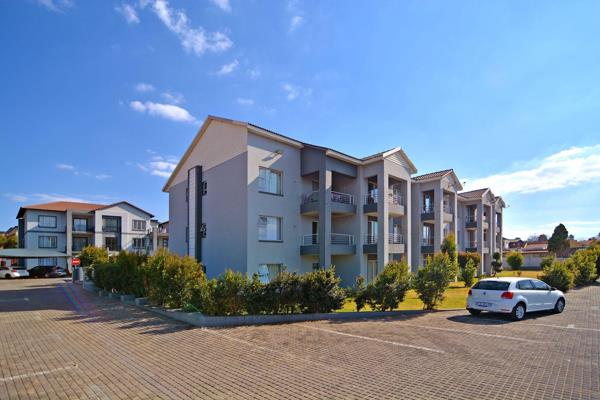 2Bed 2bath apartments for R5700+service charges

Live in style in this open plan living ...