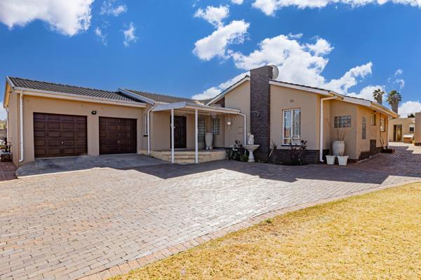 Nestled in the heart of Eastleigh, Edenvale, this large family home offers the perfect blend of comfort and convenience. Boasting **4 ...