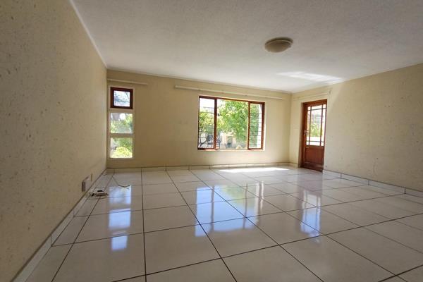 Modern upstairs unit ready to welcome you home.

This a delightful apartment with large living areas set in a 
well run complex ...