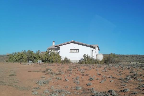 Nestled next to the N7 highway, just 60km from Vanrhynsdorp, lies a charming small farm waiting to be discovered. This picturesque farm ...