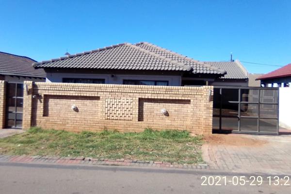 For sale  		                                    protea glen ext 11 
protea glen ext ...