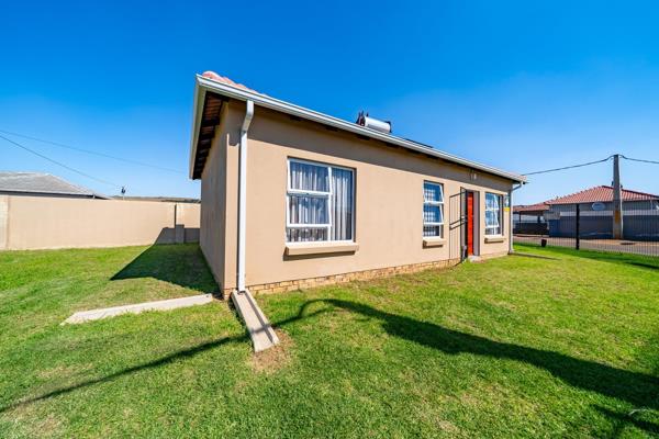 Once in a lifetime opportunity !! 
This show house is for sale with all extras included, eg. floor tiling, fitted kitchen, built in cupboards, burglar bars, security gates &amp; Clear View fencing with motor gate.
This is a ...