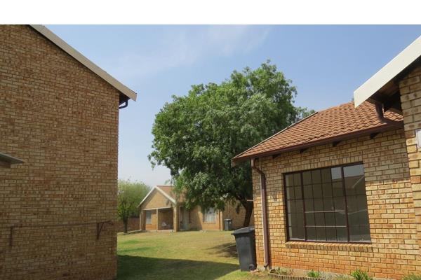 Welcome to your future home in the thriving heart of Florida Lake, Gauteng, South Africa. This beautifully renovated 2-bedroom ...