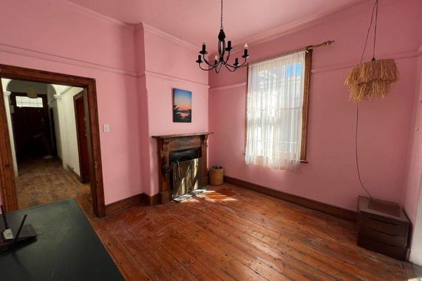 This beautiful and spacious Victorian Cottage is available for longterm rent.

The ...