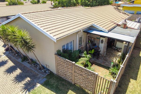 This neat townhouse situated in a secured complex in Elspark, Germiston offers you 2 spacious bedrooms with bic, lounge – kitchen ...