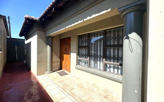 2 Bedroom House for sale in Kwa Thema