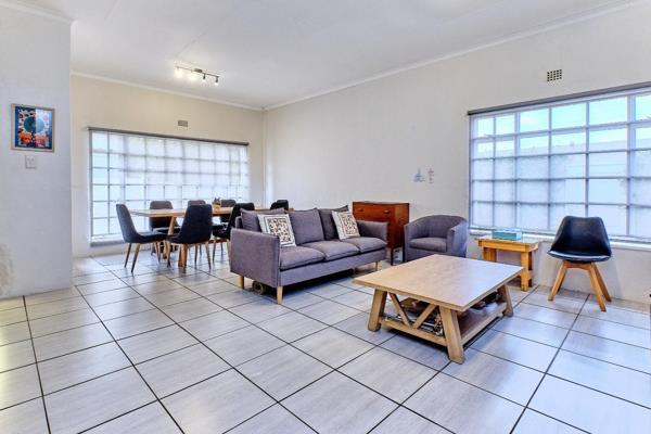 This is a really good package deal! Excellent location on the Northcliff border!  
This renovated family home boasts 3 bedrooms, 2 ...