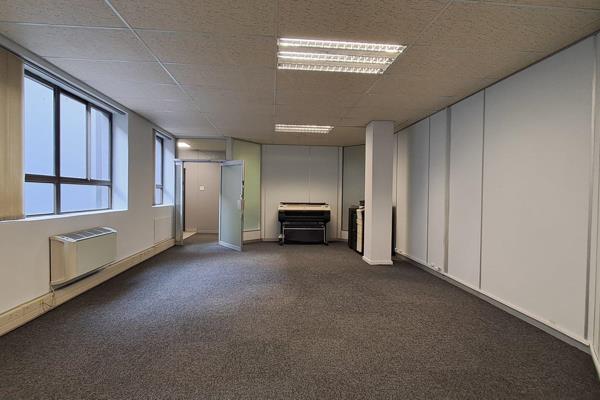 This 99m2 1st Floor office to let in Tijgerpark 3 offers the following:

Open plan ...