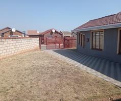 House for sale in Vosloorus Ext 10