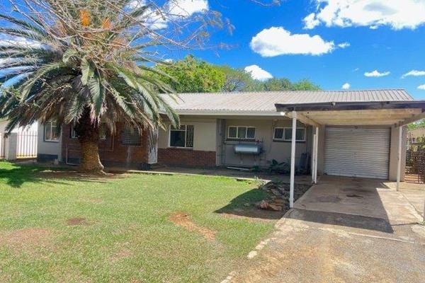 A 4 bedroom house with 2 bedroom flat available for sale in Vryheid. The house has so much potential to be a lovey home and also for ...