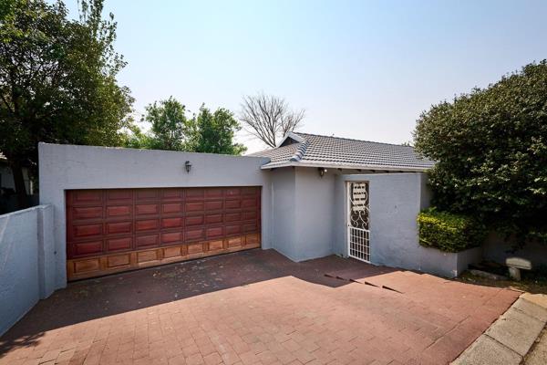 This beautiful home is a single story home located in Essenwood, Noordwyk. 

- 2 ...