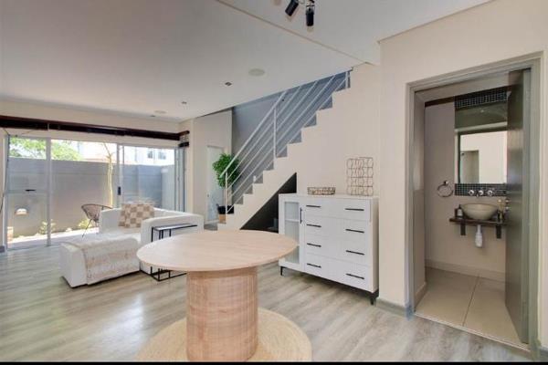 Live in an exclusive complex located within walking distance to Melrose Arch. 

This  2 bedroom duplex townhouse has its own private ...