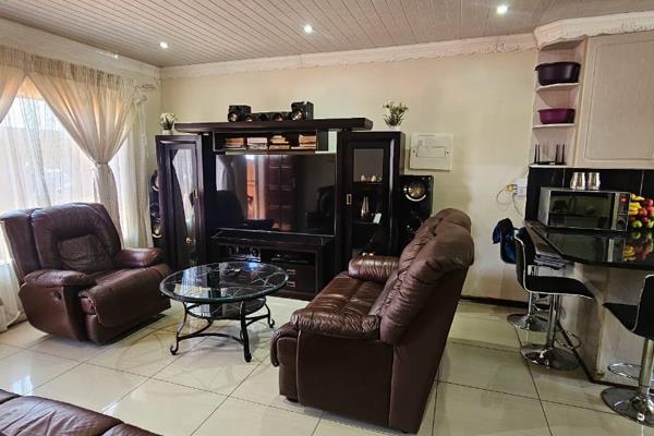 Located just a 2-minute drive from Bronkhorstspruit town, with easy access to the N4 towards Witbank and Pretoria, this modern and ...