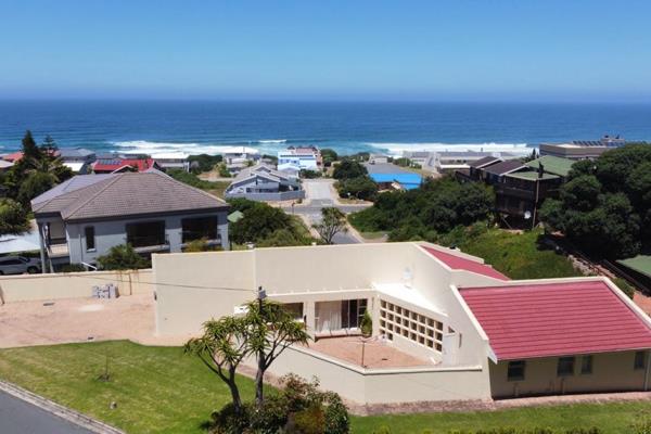 TRIO MANDATE - Welcome to your new family oasis in the picturesque Outeniqua Strand! ...