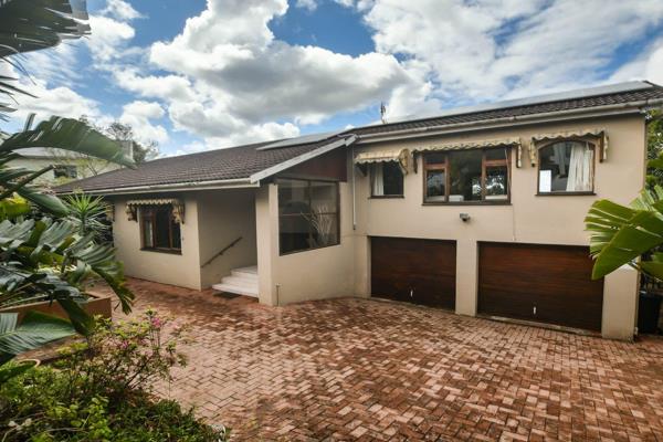 Situated in the serene, upmarket suburb of Heuwelkruin, Knysna, this charming 3-bedroom, 3-bathroom home offers a fantastic investment ...