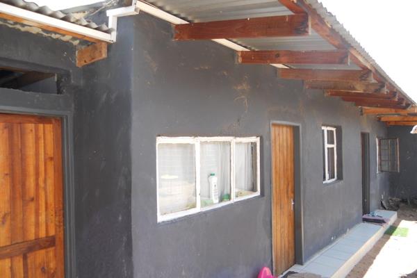 ELEVEN BEDROOM PROPERTY | CALLING ALL INVESTORS | MONTHLY
INCOME R18 000 PM

Why to ...