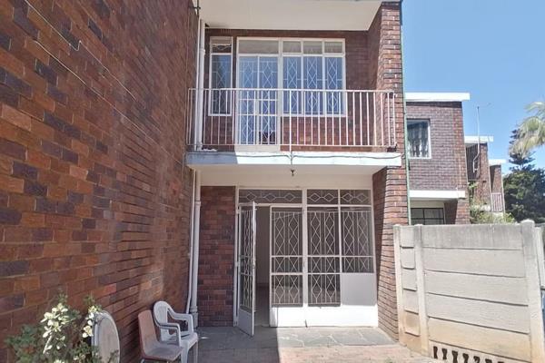 Stunning 3 Bedroom Duplex 

Experience the ultimate in modern living in this ...