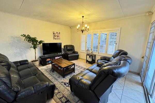 Charming 3/4 Bedroom Home in Safe Complex, Honeydew Manor

Welcome to your dream home ...