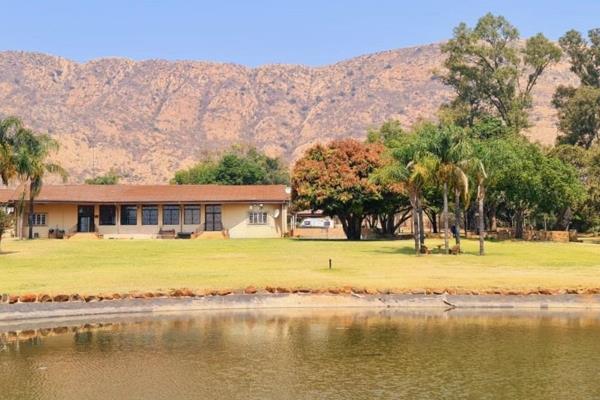 168 Hectare Farm next to Olifantsnek dam, with a breathtaking view, this magnificent property runs right up against the stunning ...