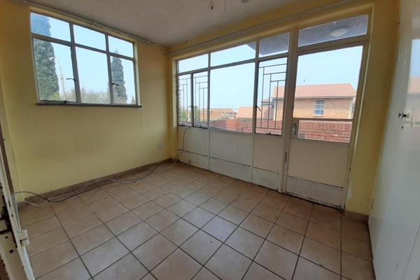 Inside
1 Bedrooms
1 Bathrooms
Kitchen
TV Room
 Pre-Paid

Outside
1 Parking space in the building 

Amenities
2 Min away from ...