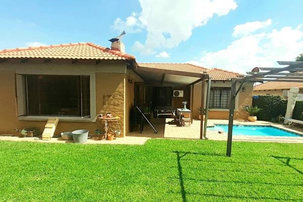 RARE family home for sale in Estate in Moregloed, Pretoria

Once in a blue moon a unit becomes available in this amazing MEDITERANIAN ...