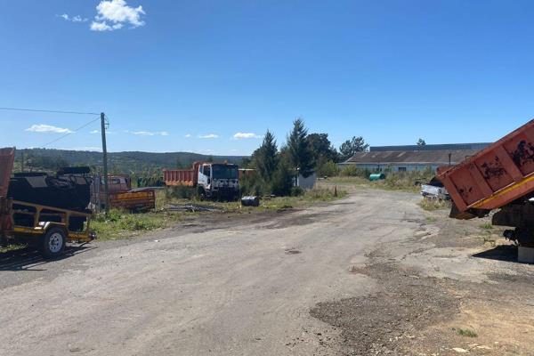 This prime piece of land in Eureka, Eastern Cape, offers an outstanding investment opportunity. Located along a busy main road, the ...