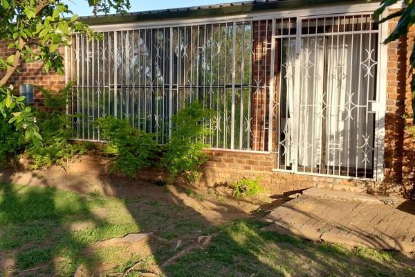 3 bedroom townhouse in the sought-after and safe Jasnia development in the center of Modimolle 

This slice of heaven is nestled in ...