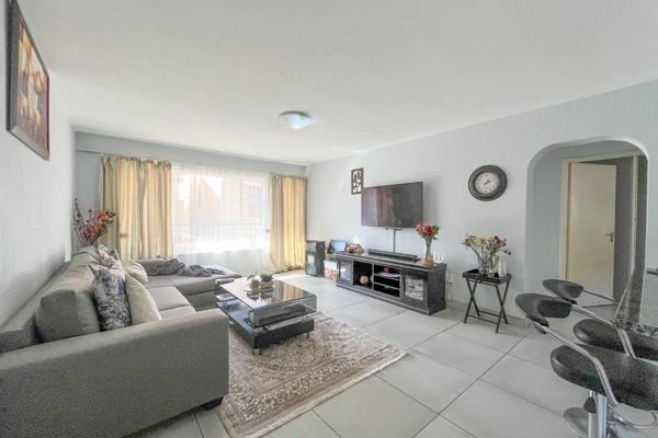 This first floor unit is located in the heart of Ferndale, with easy access to Randburg ...