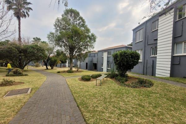 2 Bed 1 bath Apartment in the heart of Radiokop

Right opposite the Wilgeheuwel Hospital 

2 spacious Bedrooms - Tiled and has Built in ...