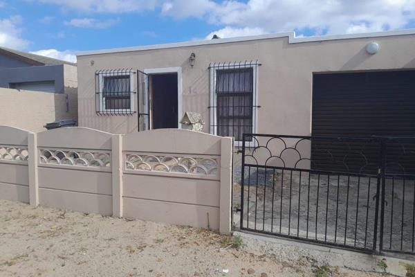 PERFECT STARTER HOME

Conveniently situated close to all amenities and hospital. The property has approved building plans.