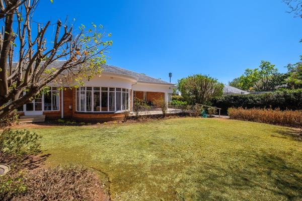 It is a beautiful old Art Deco home that needs some love.
This gracious old home offers a solid structure perfectly placed on the ...