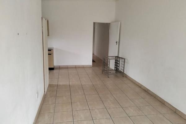 This charming 2-bedroom, 1-bathroom flat is now available for rent in the heart of Erasmia. Ideal for small families or professionals ...