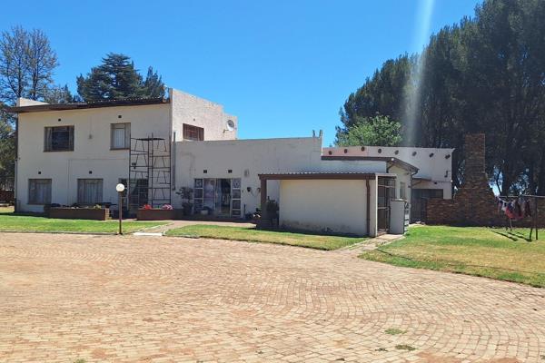 2 Ha - Smallholding in the Vanderbijlpark area
Near all amenities,
3 Phase electricity, municipal water and borehole(not working at ...