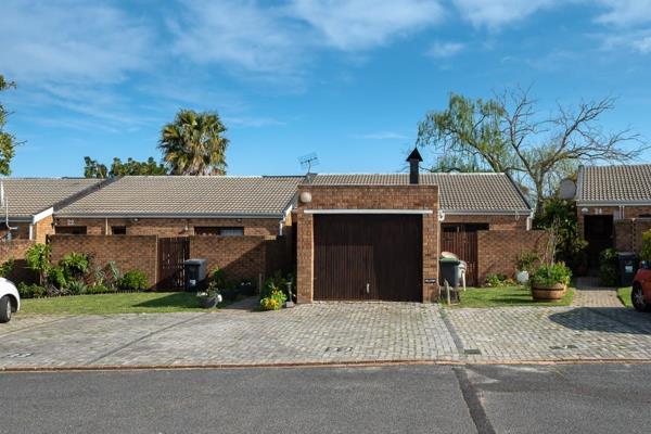 ****Exclusive Mandate**** 
  
This charming 2-bedroom home is situated in the sought-after suburb of Eden Park within a secure complex ...