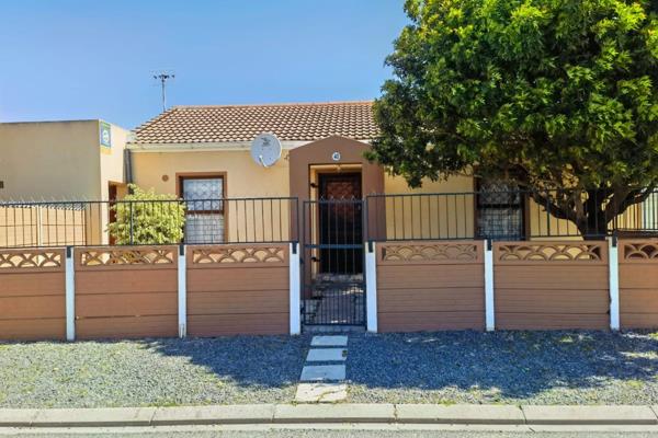 This 5-bedroom home in the heart of Eerste River is an excellent opportunity for those looking for a versatile property. Whether ...