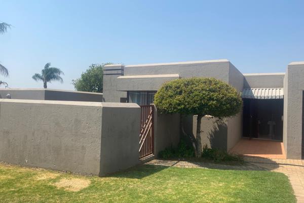 Spacious 3 Bed, 2 Bath Cluster for Rent in Benguela Place, Randpark Ridge

Available ...