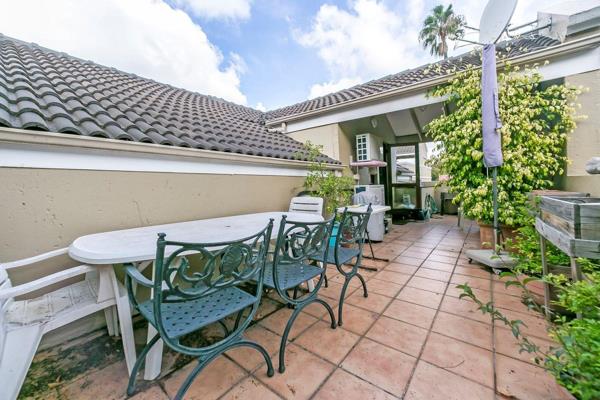 North facing apartment with spacious open plan dining area and living room with high ...