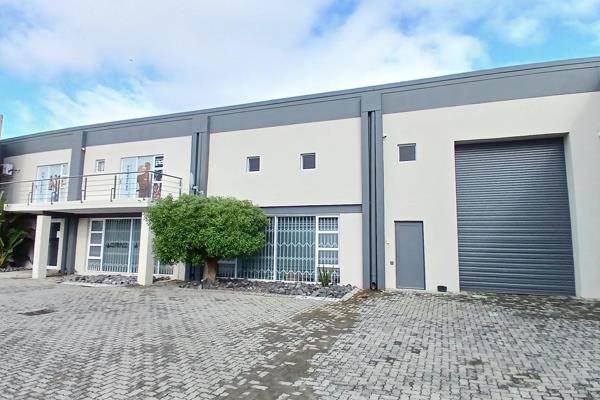 Ample Open Parking
Two Roller Shutter Doors
Easy Access to N7, N1 and Koeberg Road
This ...