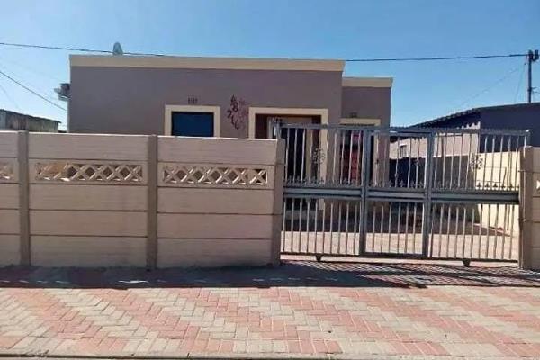 Sizwe Mlungwana Properties presents this 3bedroom home in 
Greenpoint Khayelitsha.

It consists of 3bedrooms ,2bathrooms, lounge and ...