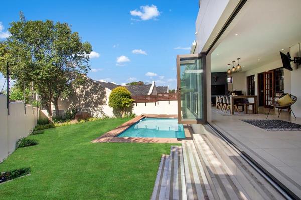 STUNNING 3BED, 3BATH DOUBLE STOREY FREEHOLD FAMILY HOME WITH NEWLY RENOVATED COTTAGE IN PRIME LONEHILL ESTATE
Where classic charm meets ...