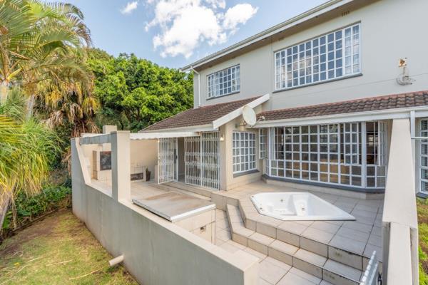 *ON SHOW BY APPOINTMENT THIS SUNDAY 2PM-4PM*
This contemporary townhouse is situated in ...