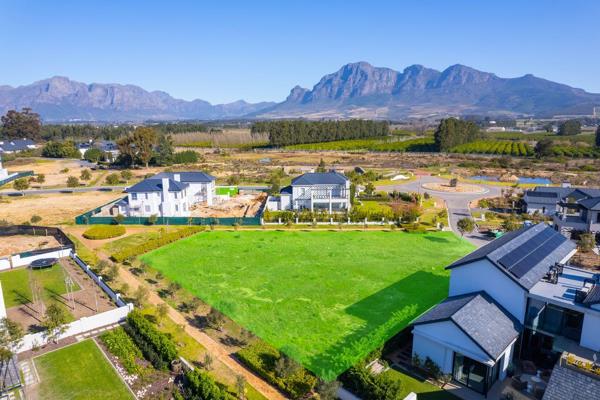 Joint Mandate.

Discover the perfect canvas for your dream home in the prestigious Val de Vie Estate, nestled in the sought-after La ...