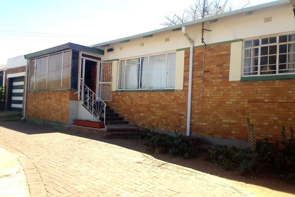 3 Bedroom home for sale in the serene suburbs of Discovery , Roodepoort. On offer ...