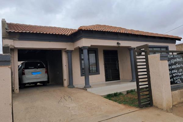 This is a modern house situated in a cool area in Seshego Zone E.
The house is situated in the central part of Seshego.  It is close to ...