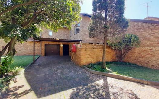 3 Bedroom Townhouse for sale in Sasolburg Ext 23