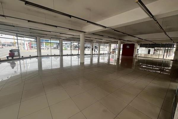 Prime Showroom Available for Rent!

Location: Situated on a busy main road, this ...