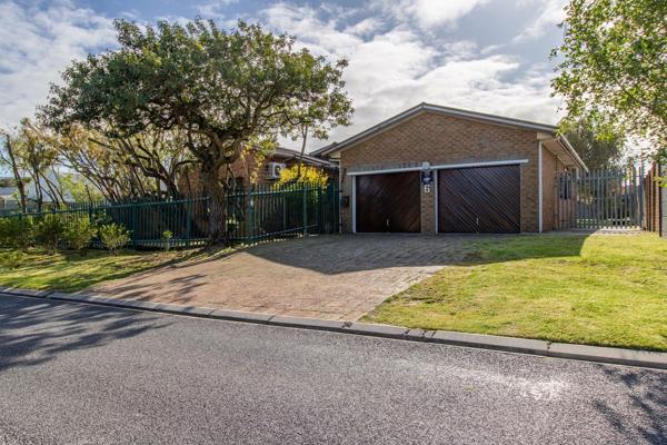 ON SHOW Sunday 13 October 15:00 - 17:00

This spacious 4-bedroom family home in ...