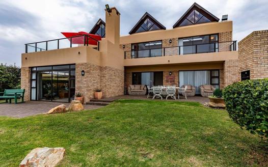 6 Bedroom House for sale in Outeniqua Strand