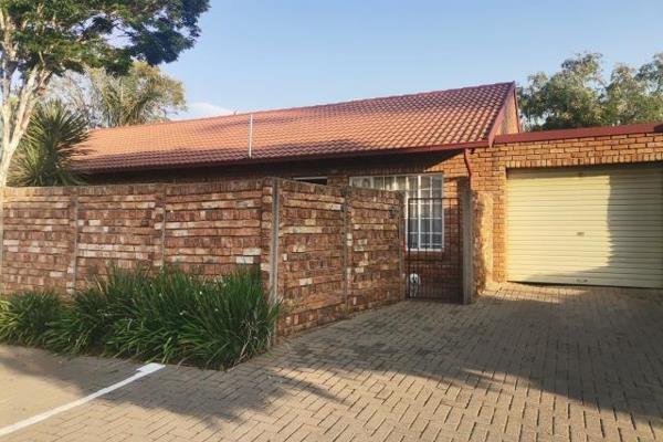 2 Bed Unit for rent In Pierre van Ryneveld Centurion

Neat spacious 2 bed unit with ...