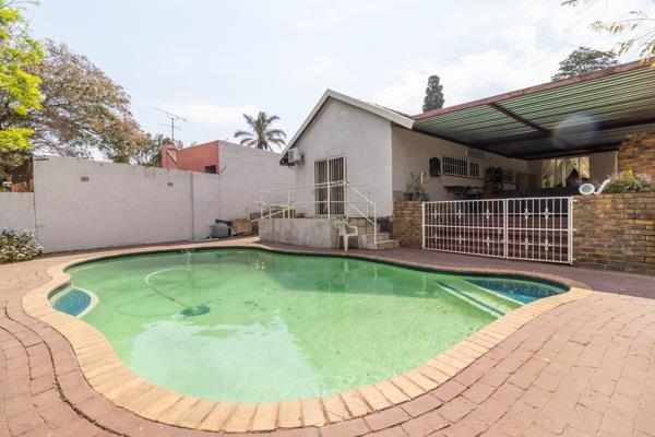 This stunning 4-bedroom house, set on a large 991 m&#178; stand, is perfect for a growing family. The home boasts a fully fitted ...